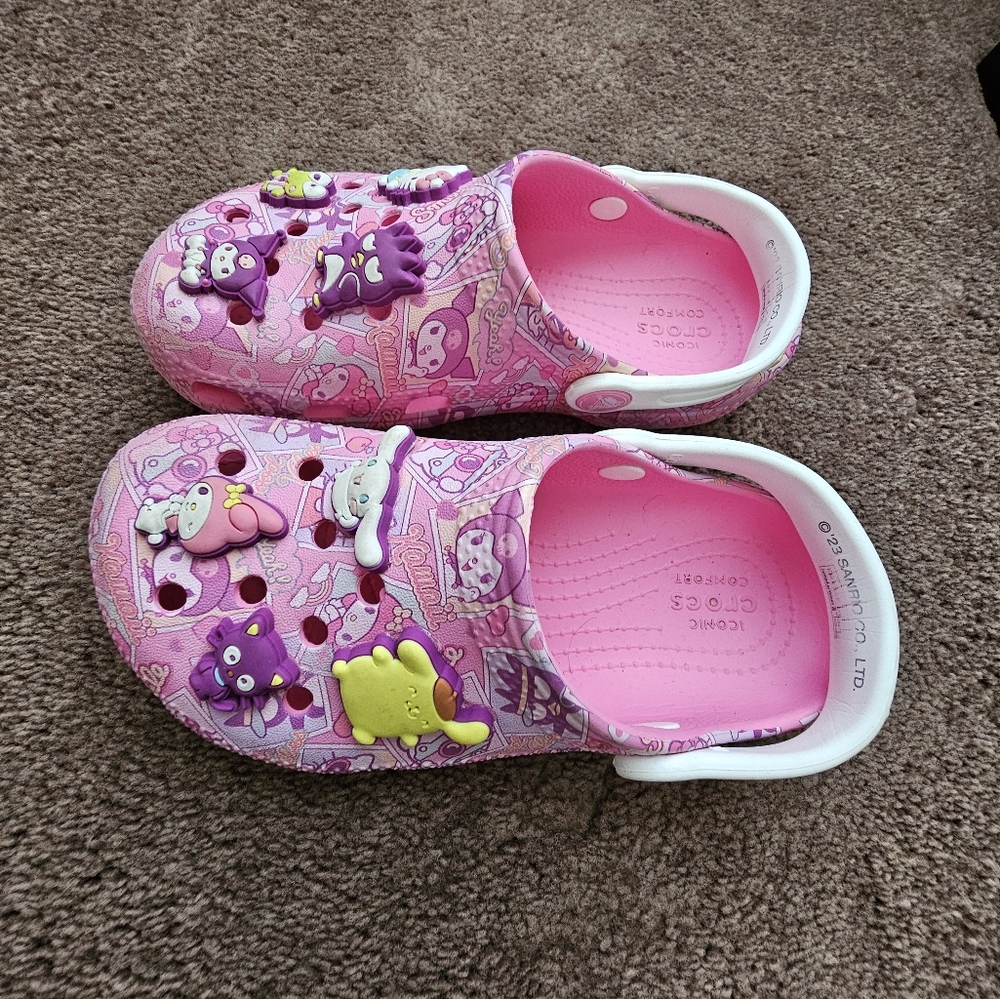 Crocs Hello Kitty Theme